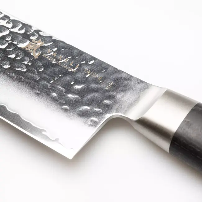 Yaxell Taishi Koksmes 20 cm – VG-10 Staal – Hardheid 61 HRC – Tsuchime Afwerking – Gehamerd Lemmet – Zwart Pakka Beukenhout Handvat