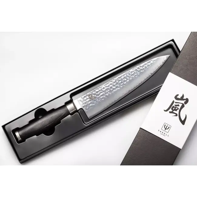 Yaxell Taishi Koksmes 20 cm – VG-10 Staal – Hardheid 61 HRC – Tsuchime Afwerking – Gehamerd Lemmet – Zwart Pakka Beukenhout Handvat
