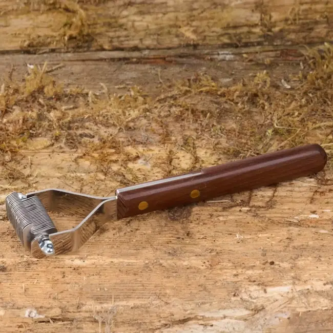 Mars Coat-King Uitdunkam voor Dieren – Super Fijn 0,8 mm – 26 Messen – FSC Houten Handvat