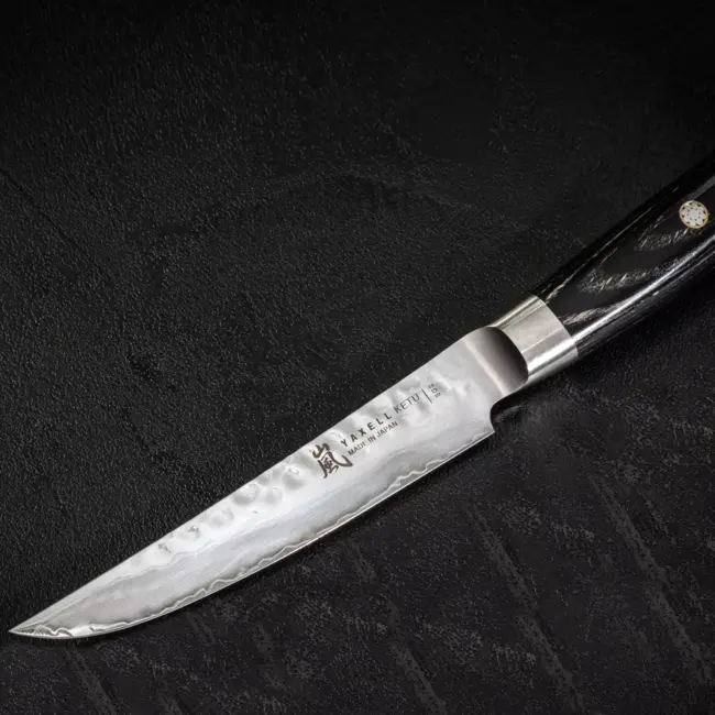 Yaxell Ketu Steakmes 11 cm – SG2 Stalen Kern – Tsuchime Finish – Pakkahout Handvat