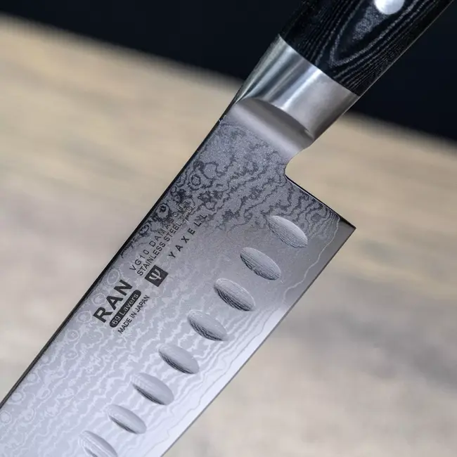 Yaxell Ran Santoku Koksmes 16,5cm met Kuiltjes – 69 Lagen Damaststaal – VG10 Staal – 61 HRC – Canvas-Micarta Heft