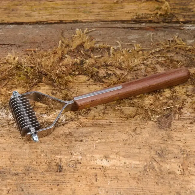 Mars Coat-King Trimmer met houten handvat – 12 stompe bladen – Verwijdert los en dood haar – Geschikt voor honden