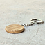 HOCHO Arden eiken sleutelhanger rond diameter 35 mm dikte 5 mm, gelakt en ideaal voor gravure als promo of relatiegeschenk