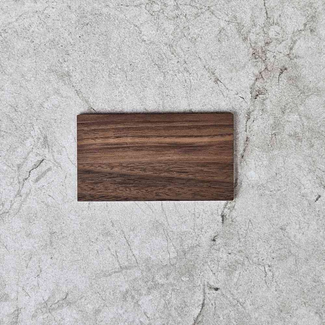 HOCHO Canto houten business card of gift card 90 x 50 x 2,7 mm walnoot, personaliseerbaar met lasergravure en kortingscode