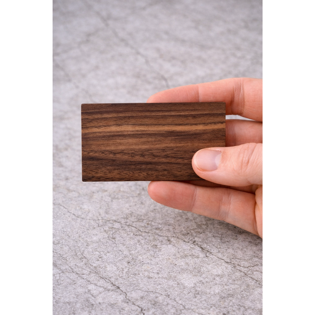 HOCHO Canto houten business card of gift card 90 x 50 x 2,7 mm walnoot, personaliseerbaar met lasergravure en kortingscode