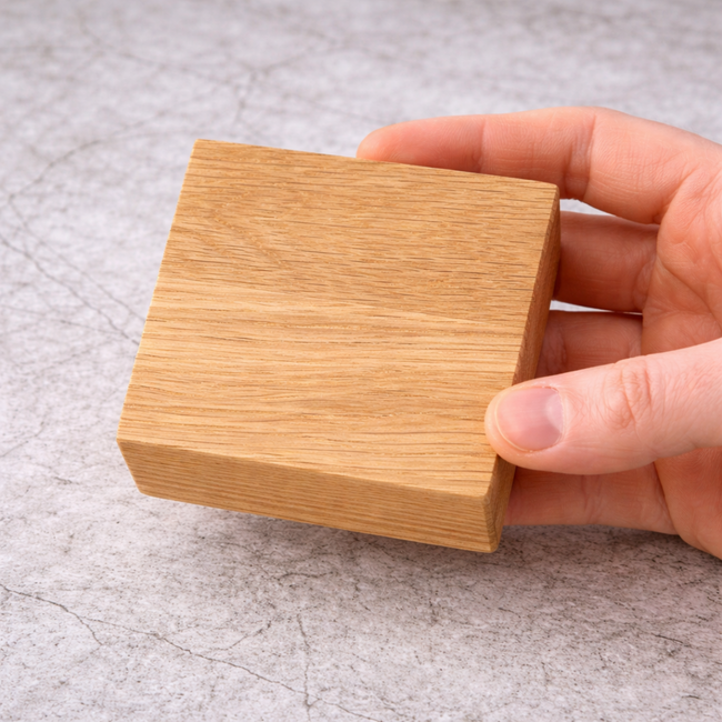 HOCHO Vireo eiken kubus voor horeca 80 x 80 x 30 mm, personaliseerbaar als tafelmarker of display