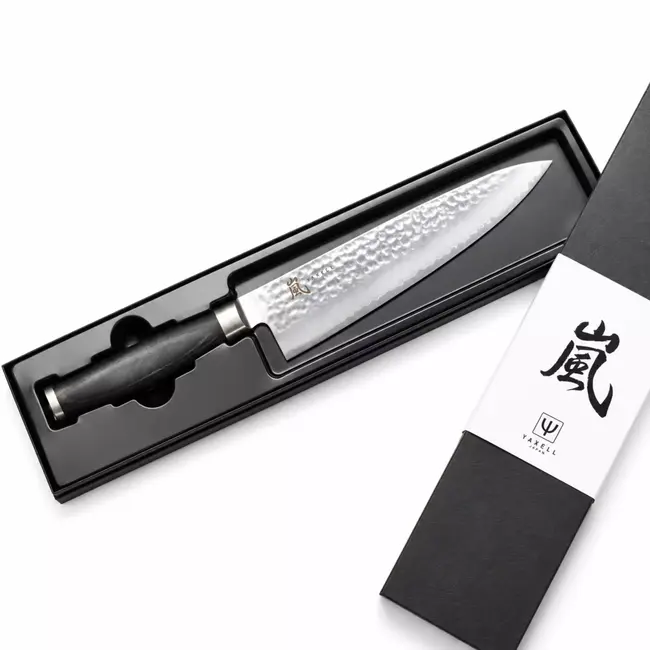 Yaxell Taishi Koksmes 20 cm – VG-10 Staal – Hardheid 61 HRC – Tsuchime Afwerking – Gehamerd Lemmet – Zwart Pakka Beukenhout Handvat
