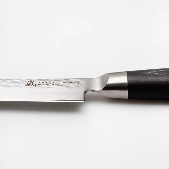 Yaxell Taishi Vleesmes 15 cm – VG-10 Staal – Hardheid 61 HRC – Tsuchime Afwerking – Gehamerd Lemmet – Zwart Pakka Beukenhout Handvat