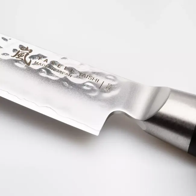Yaxell Taishi Vleesmes 15 cm – VG-10 Staal – Hardheid 61 HRC – Tsuchime Afwerking – Gehamerd Lemmet – Zwart Pakka Beukenhout Handvat