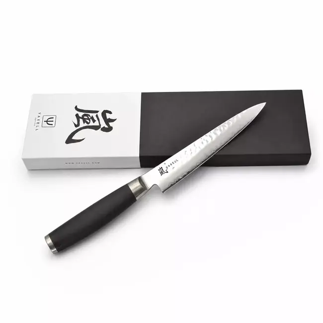 Yaxell Taishi Vleesmes 15 cm – VG-10 Staal – Hardheid 61 HRC – Tsuchime Afwerking – Gehamerd Lemmet – Zwart Pakka Beukenhout Handvat