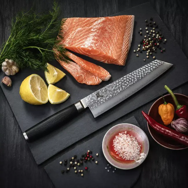 Yaxell Taishi Kiritsuke Koksmes 20 cm – VG-10 Staal – Hardheid 61 HRC – Tsuchime Afwerking – Gehamerd Lemmet – Zwart Pakka Beukenhout Handvat