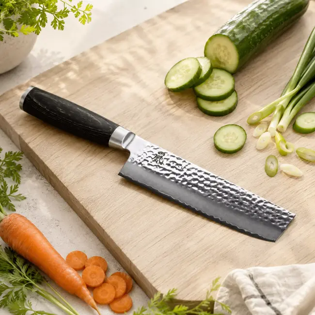 Yaxell Taishi Nakiri 16,5 cm – VG-10 Staal – Hardheid 61 HRC – Tsuchime Afwerking – Gehamerd Lemmet – Zwart Pakka Beukenhout Handvat
