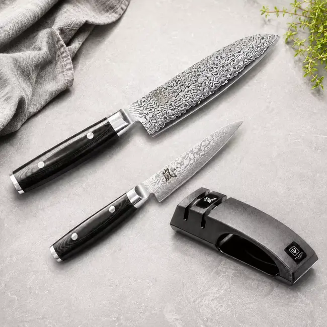 Yaxell Ran Messenset – Giftset – 3-delig – Messenlijper met Santoku Mes 16,5 cm en Universeelmes 12 cm - 69 Lagen Damaststaal – VG10 Staal – 61 HRC – Canvas-Micarta Heft