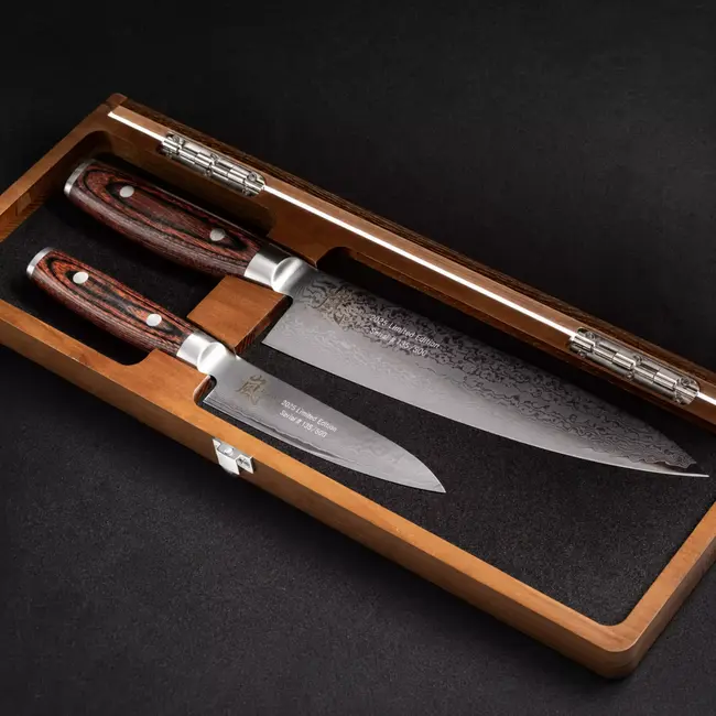 Yaxell Ran Messenset – Giftset – 2-delig – Koksmes 20 cm & Universeelmes 12 cm – 69 Lagen Damaststaal – VG10 Staal – 61 HRC – Mahonie Heft - Limited Edition