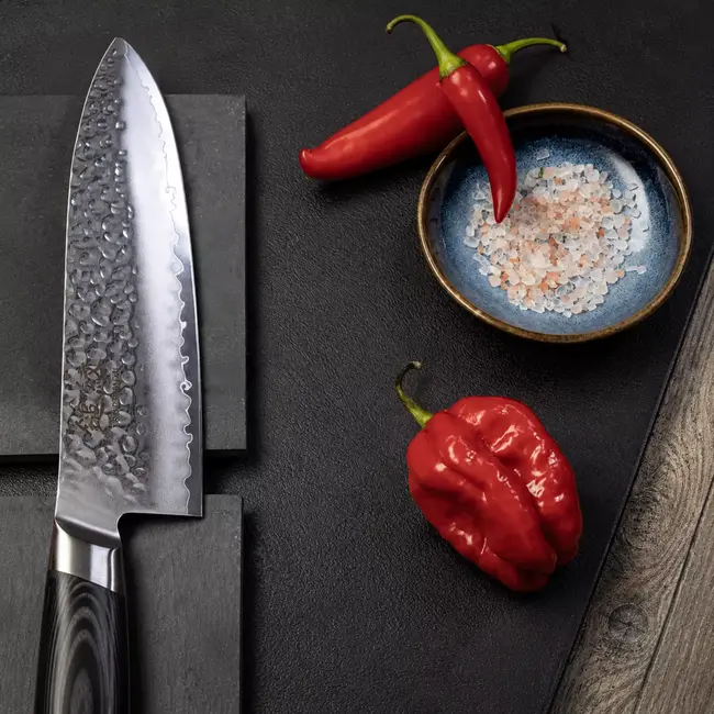 Yaxell Tsuchimon Santoku Koksmes 16,5 cm – VG10 Staal – Gehamerd Lemmet – Micarta Heft