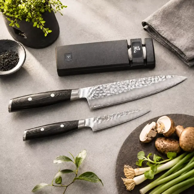 Yaxell Tsuchimon Geschenkset – 3-delig – Messenslijper met Koksmes 20 cm en Universeelmes 12 cm – 3 Lagen Damaststaal – VG10 Staal – Canvas-Micarta Heft