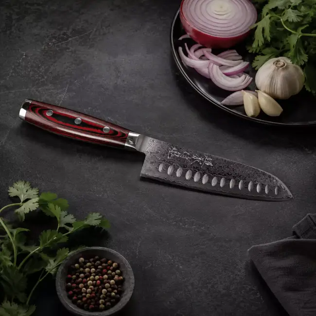 Yaxell Super Gou Santoku Mes met Kuiltjes 16,5 cm – 161 Lagen Damaststaal – SG2 Staal – 63 HRC – Canvas-Micarta Heft