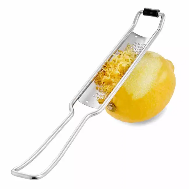 Triangle Zesteur rasp RVS 145 mm met fijne scherpe raspstructuur en beschermkap