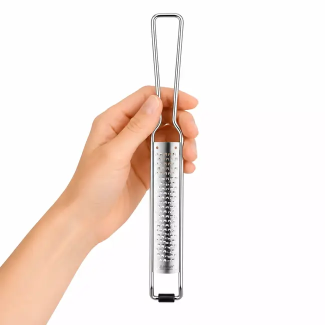 Triangle Zesteur rasp RVS 145 mm met fijne scherpe raspstructuur en beschermkap