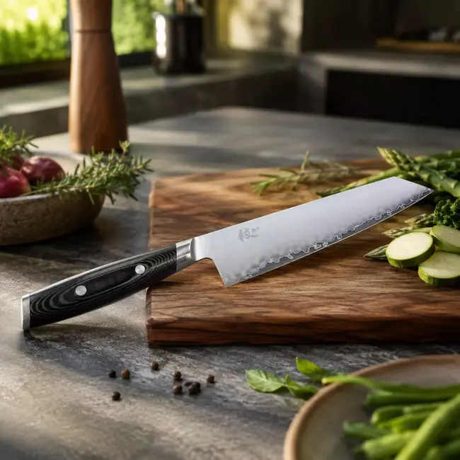 Yaxell Kiritsuke koksmes - roestvrij staal - 3-laags lemmet, moeiteloos snijden - 20 cm - zwart composiet handvat - professionele keuken