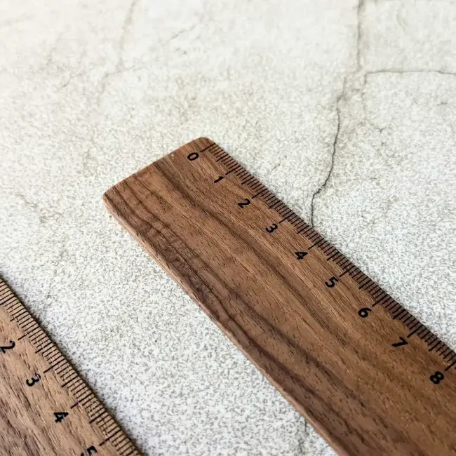 HOCHO Houten liniaal 20 cm van Amerikaans walnoothout met natuurlijke uitstraling voor nauwkeurig meten en tekenen