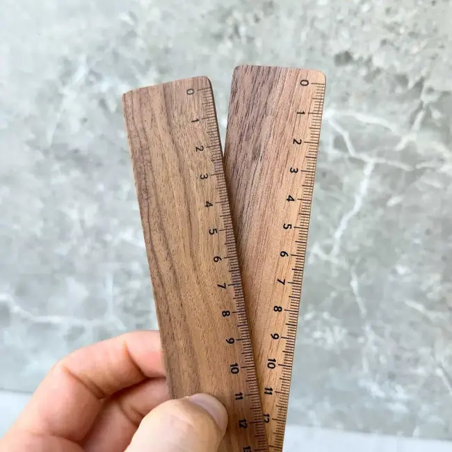 HOCHO Houten liniaal 20 cm van Amerikaans walnoothout met natuurlijke uitstraling voor nauwkeurig meten en tekenen