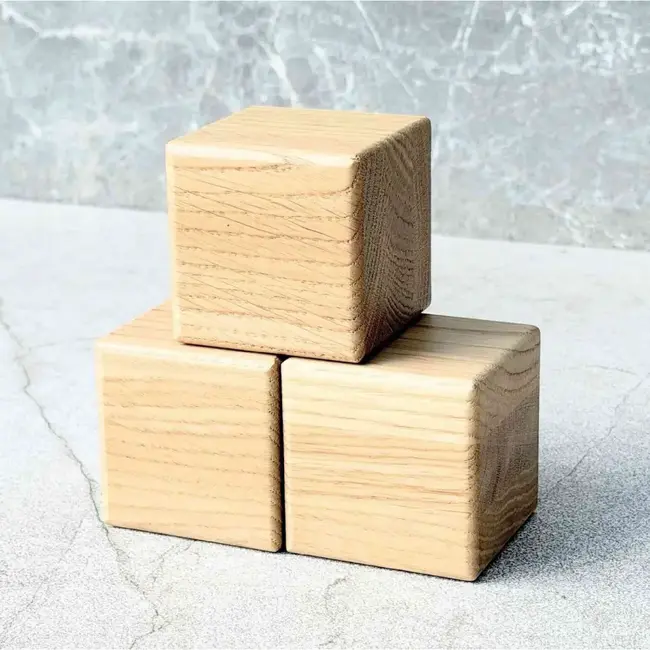 HOCHO Gelakte eikenhouten kubus 60 x 60 x 60 mm met afgeronde hoeken