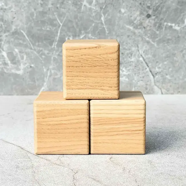 HOCHO Gelakte eikenhouten kubus 60 x 60 x 60 mm met afgeronde hoeken