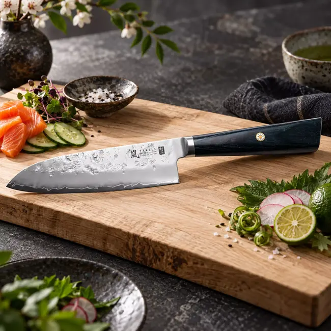 Yaxell Sunago – Santokumes 16,5 cm met Ginsan-staal en donkerblauw pakkahout