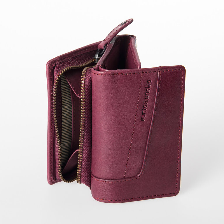 Aunts & Uncles Aunts & Uncles Grandma's Luxury Club Nancy Wallet Cabernet