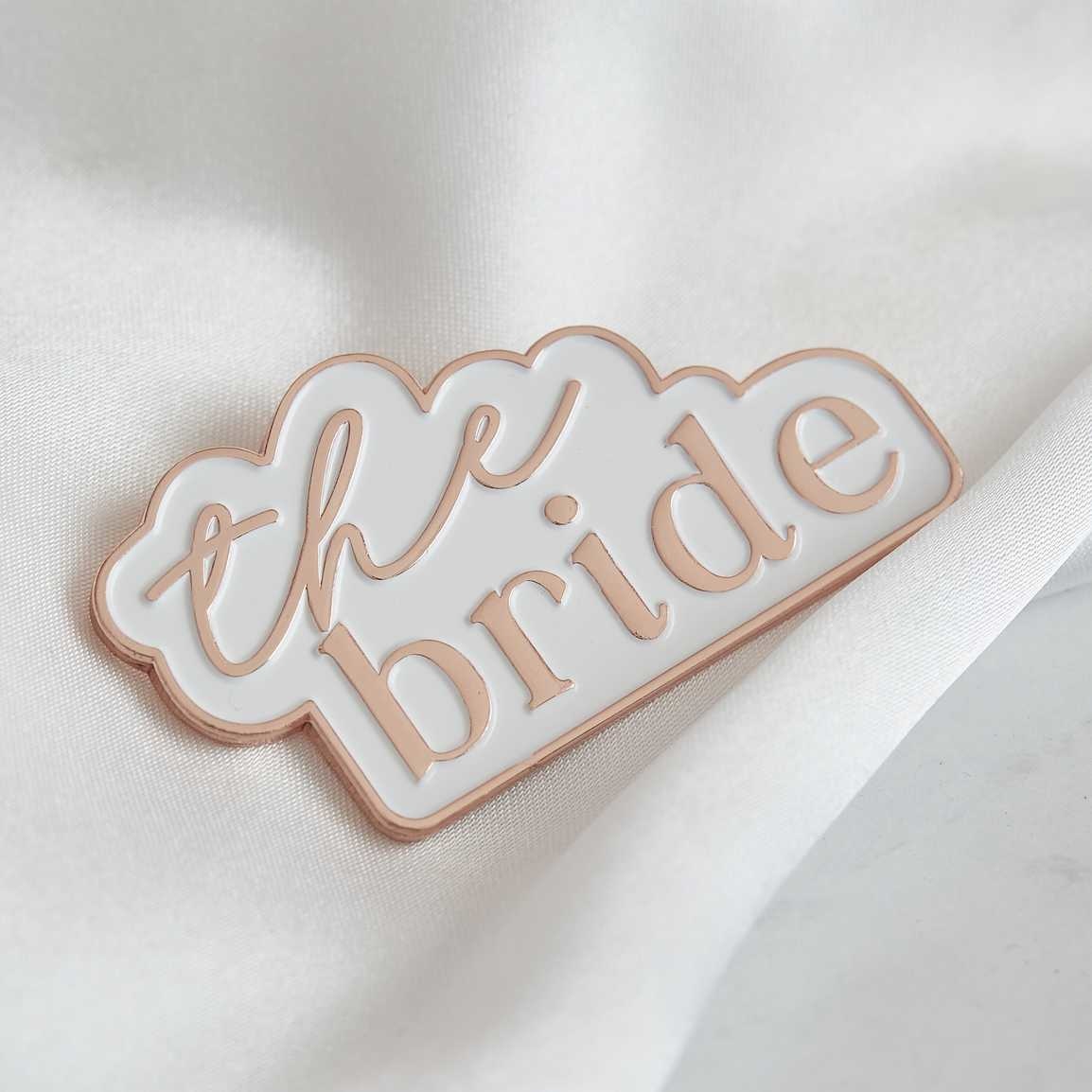 Badge The Bride - Blush Hen - vrijgezellenfeest versiering - 1stuks-2