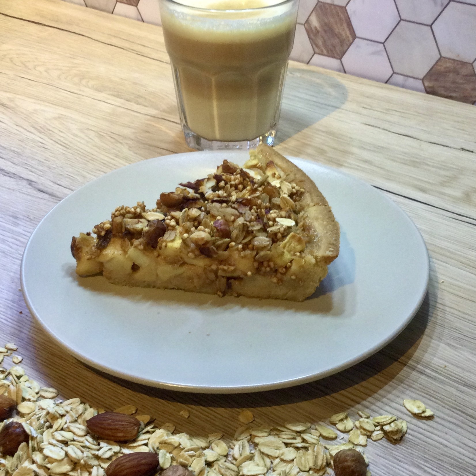 Voeties Appeltaart met veenbessen en granolacrumble