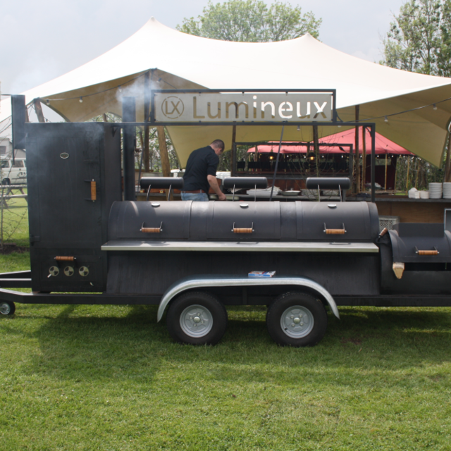 Barbecue smoker foodtruck - Streetfood menu