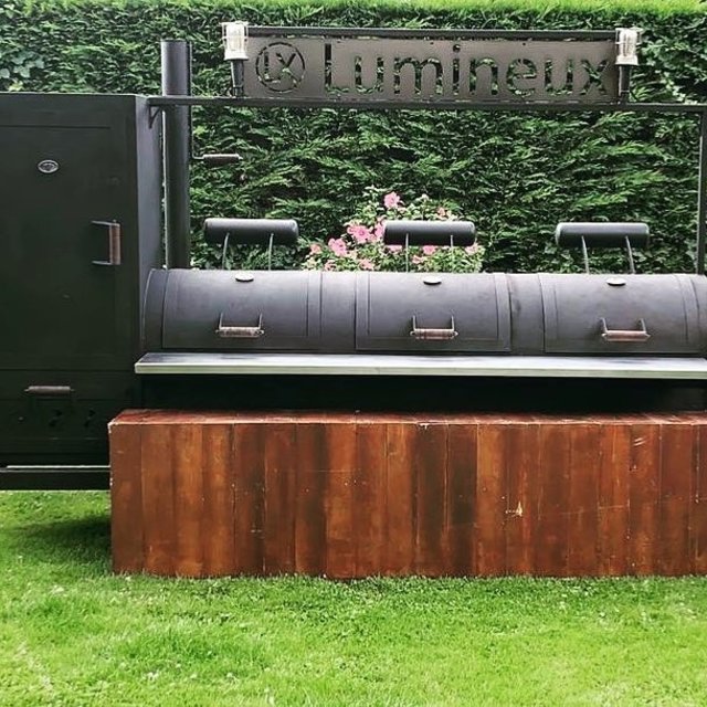 Barbecue smoker foodtruck - Streetfood menu