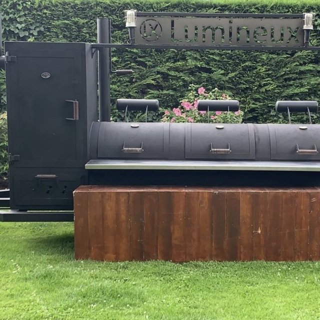 Barbecue smoker foodtruck -  Exclusive menu