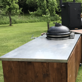 Houtskoolbarbecue Black bastard incl.meubel