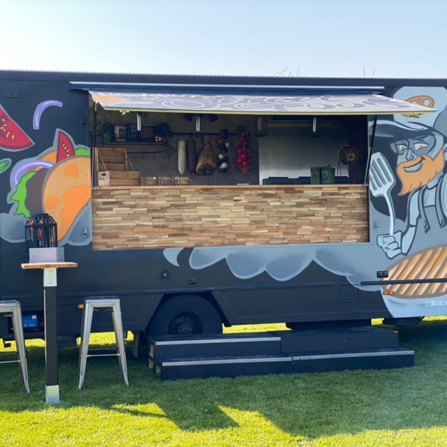 Big Benz foodtruck - Surinaamse streetfoodmenu Big Benz foodtruck - Surinaamse streetfoodmenu