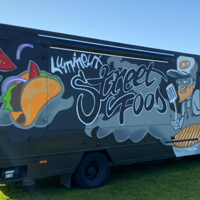 Big Benz foodtruck - Surinaamse streetfoodmenu Big Benz foodtruck - Surinaamse streetfoodmenu
