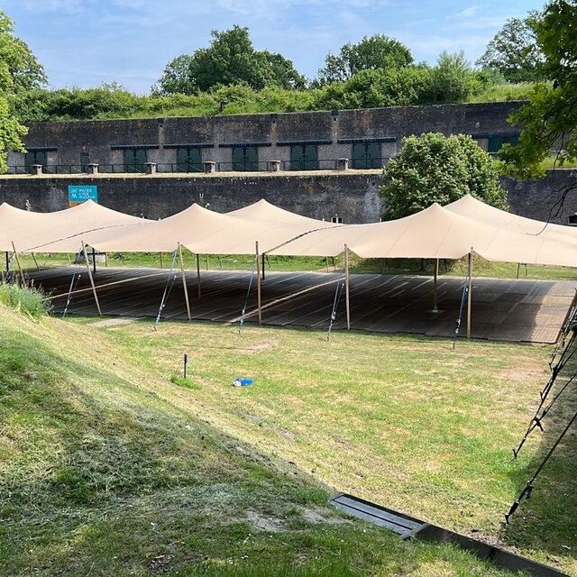 Stretchtent 12x30m - Zand