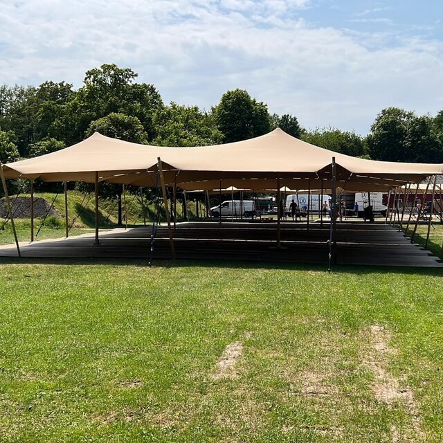 Stretchtent 12x20m - Zand