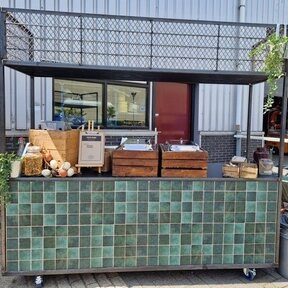 Foodcourt - Staal tegelmotief groen