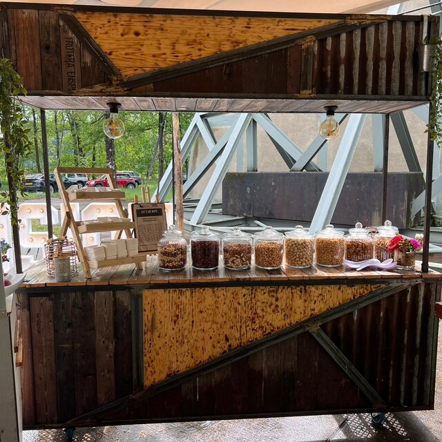 Foodcourt - Staal mixed wood Foodcourt - Staal mixed wood