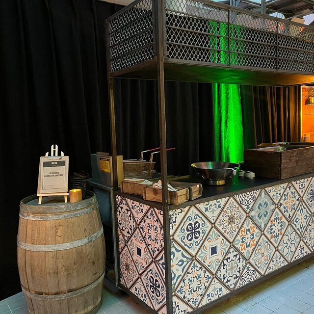 Foodcourt - Staal Portugees tegelmotief