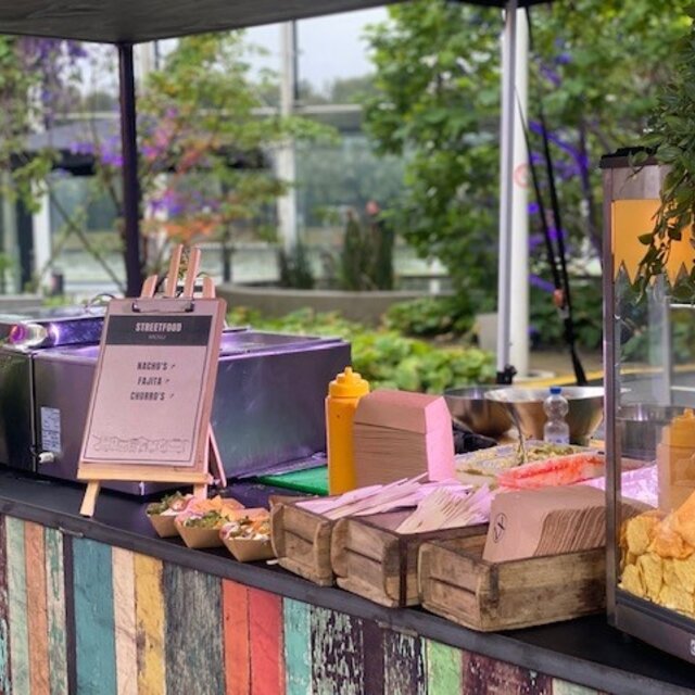 Foodcourt - Staal gekleurd sloophout look