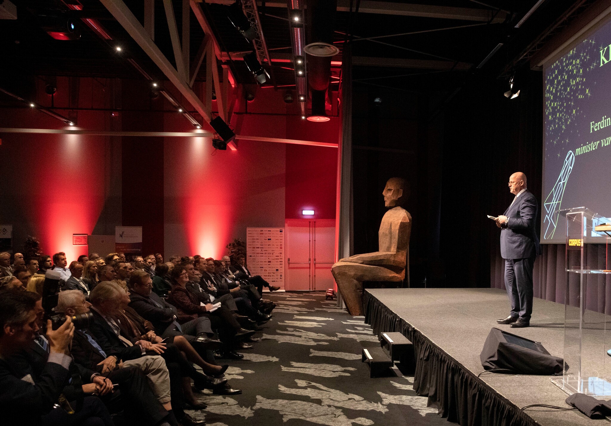 Een podium huren voor jouw perfecte evenement