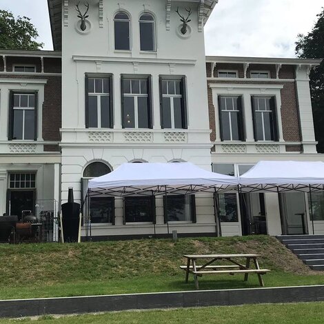 Het perfecte feest: hoe plaats je een easy-up partytent 