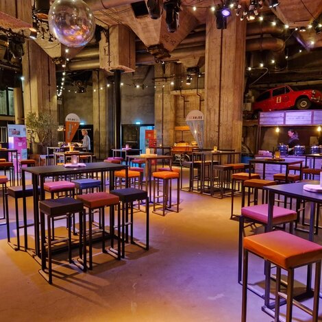 Kleurenpalet voor najaarsevenementen: warmte en sfeer met marmer, zwart en hout