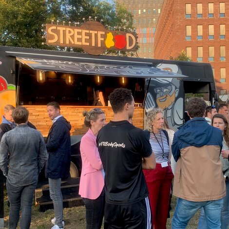 Bouw je eigen foodfestival: van pizza piaggio tot warsteiner bartruck