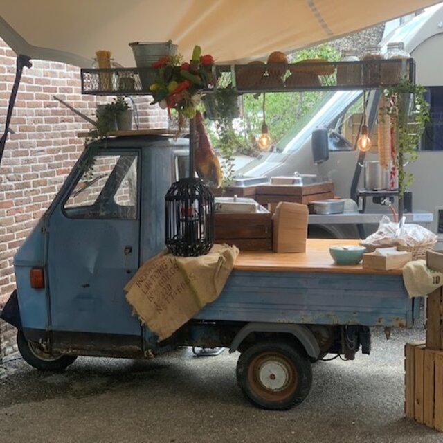 Italian piaggio foodtruck - pinsa menu