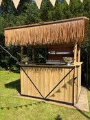 Cocktailbar met rieten dak